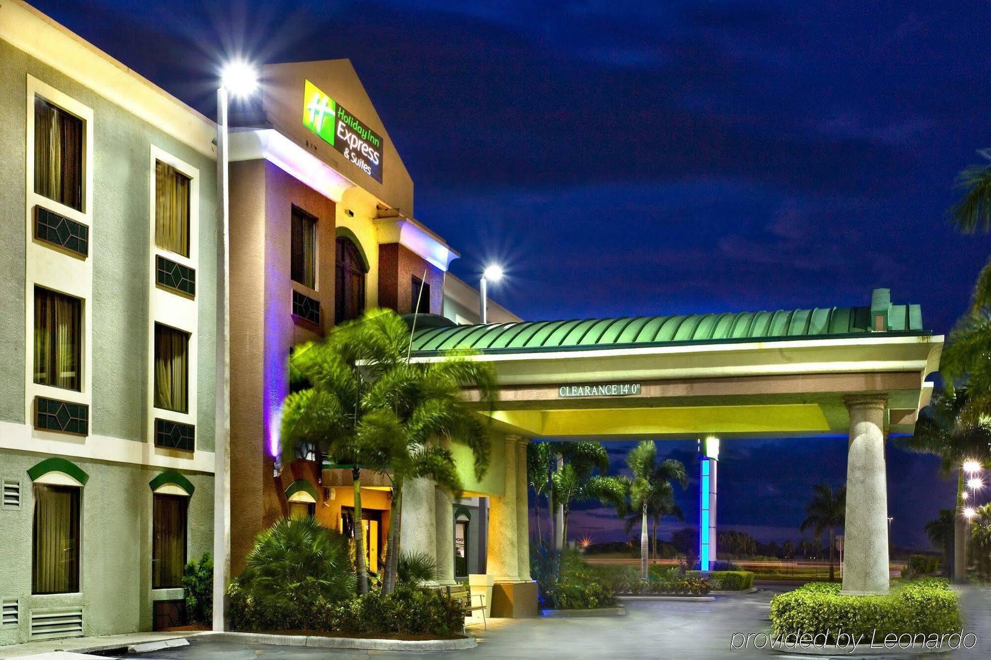 Holiday Inn Express Hotel & Suites Clewiston By Ihg Exterior photo